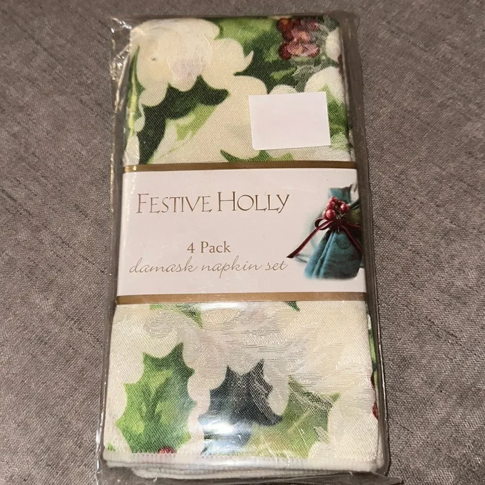 Festive Holly 4 Pack Damask Napkins Set!